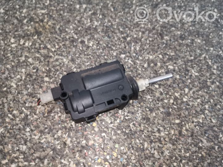 Opel Vectra C Fuel tank cap lock motor 24438209