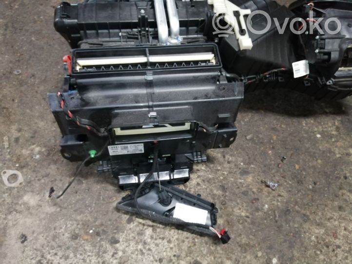 Audi A4 S4 B8 8K Salono oro mazgo plastikinis korpusas 8K1820005BB