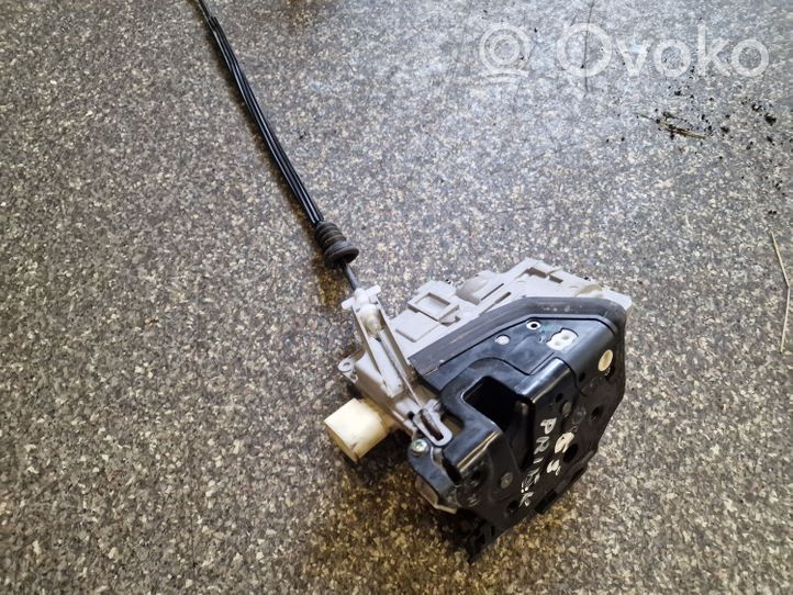 Volkswagen PASSAT B6 Front door lock 