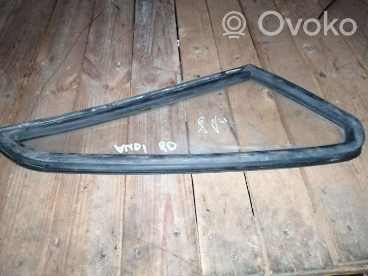 Audi 80 90 B2 Fenêtre latérale avant / vitre triangulaire 813845321A