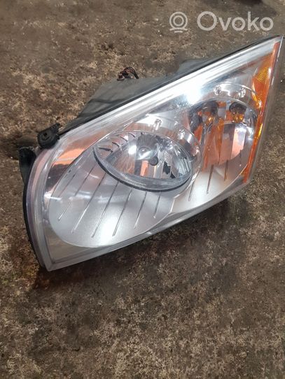 Dodge Caliber Lampa przednia 