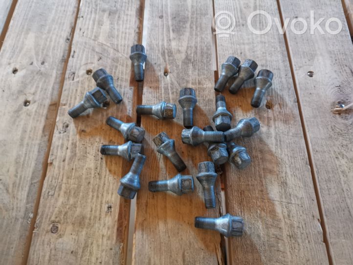 Fiat 500L Nuts/bolts 