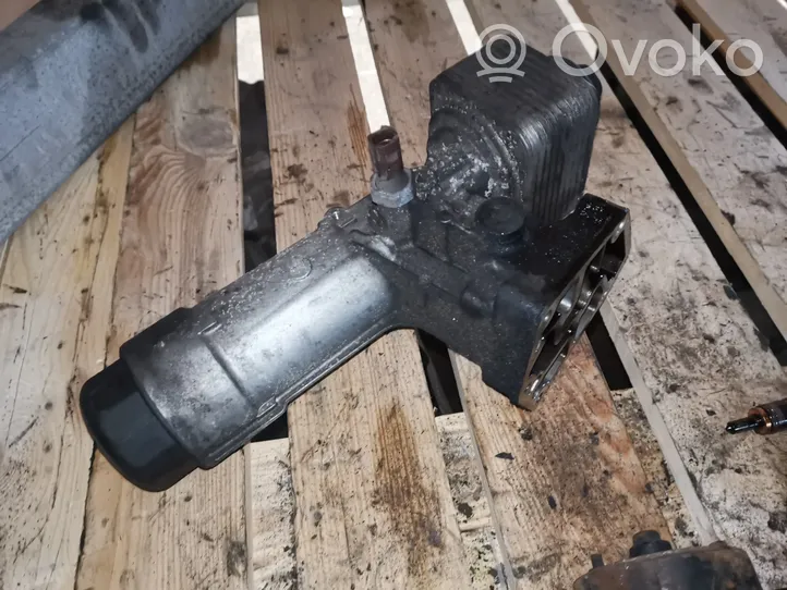 Audi A4 S4 B7 8E 8H Supporto di montaggio del filtro dell’olio 