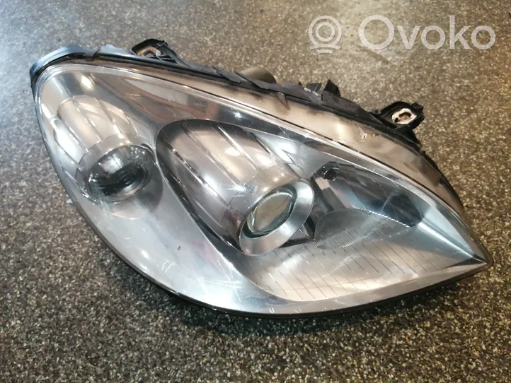 Mercedes-Benz B W245 Lampa przednia A1698201861