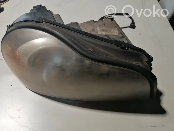 Volvo XC90 Lampa przednia 30744010