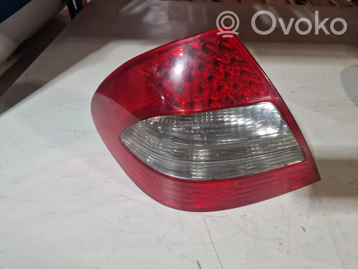 Mercedes-Benz E W211 Luci posteriori A2118202564