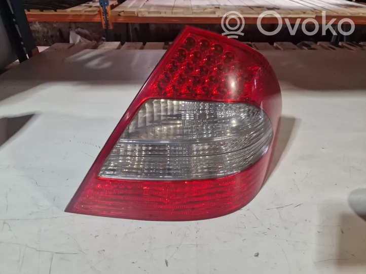 Mercedes-Benz E W211 Lampa tylna A2118202664