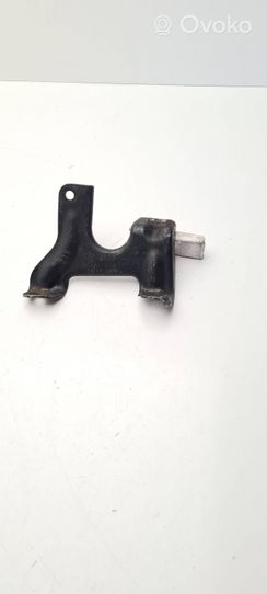 Audi A6 S6 C6 4F EGR-venttiilin/lauhduttimen kiinnike 059131121C