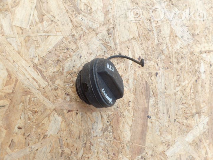 Audi A4 S4 B6 8E 8H Fuel tank filler cap 