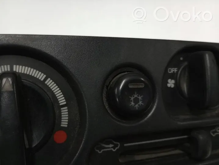 Mitsubishi Pajero Sport I Panel klimatyzacji 95390861