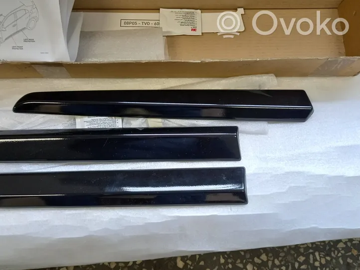 Honda Civic IX Rivestimento della portiera anteriore (modanatura) 08P05TV0600201