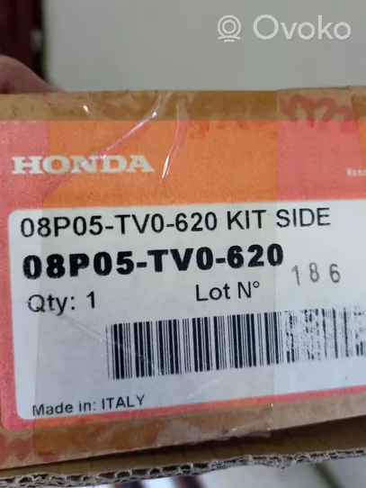 Honda Civic IX Rivestimento della portiera anteriore (modanatura) 08P05TV0600201