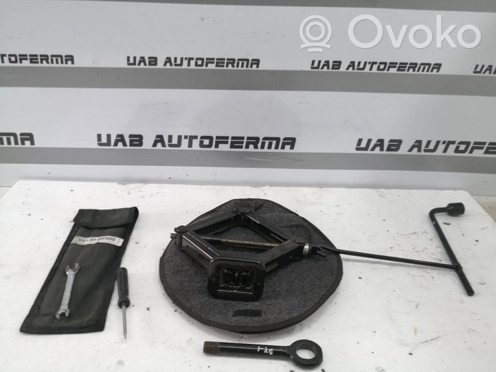 Hyundai i40 Set di attrezzi 091300B000