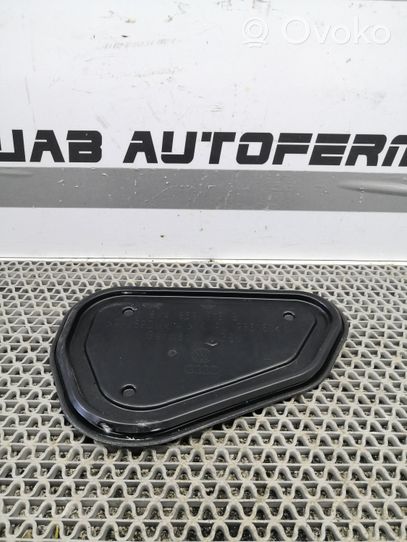 Audi Q2 - Muu takaoven verhoiluelementti 8V4839915B