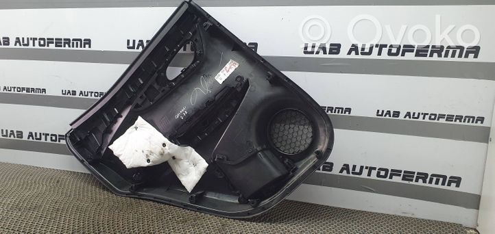 Nissan Qashqai Apšuvums aizmugurējām durvīm 829224EA1A