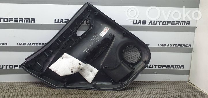 Nissan Qashqai Apšuvums aizmugurējām durvīm 829224EA1A