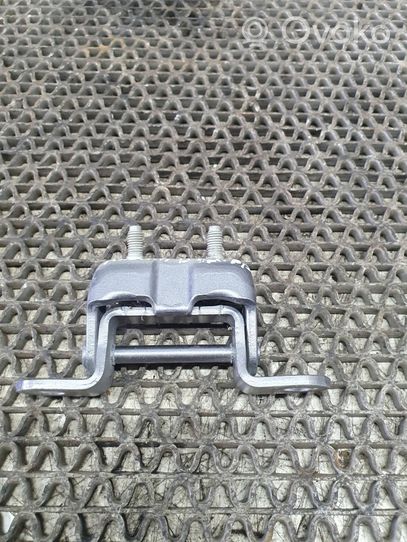 Nissan Qashqai Rear door lower hinge 