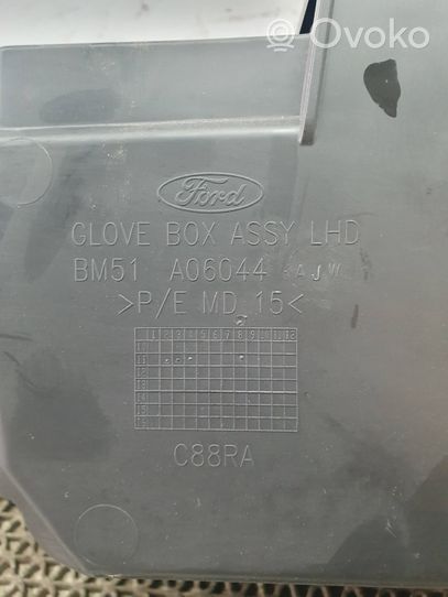 Ford Focus Daiktadėžės (bordačioko) komplektas BM51A06044