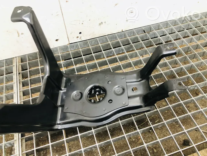 Audi A4 S4 B9 Supporto di montaggio ruota di scorta 8W0802715