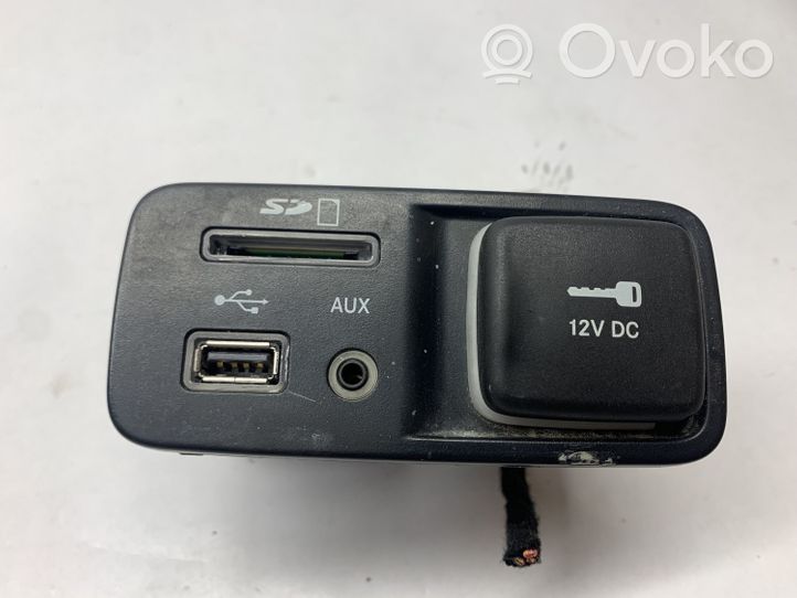Jeep Cherokee Connettore plug in AUX 68146070AD