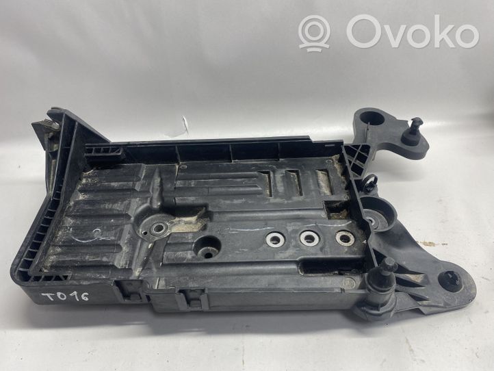 Volkswagen Jetta VII Support boîte de batterie 5Q0915331K