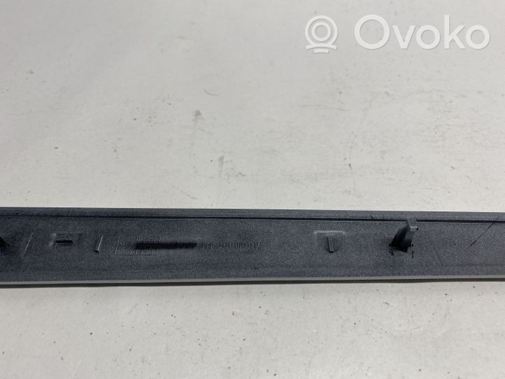 Porsche Cayenne (9PA) Moulure/baguette de porte avant 7L5867085