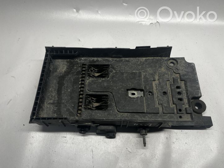 Ford Fusion II Support boîte de batterie DG9310723A