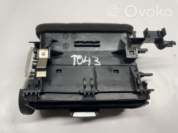 BMW 1 F20 F21 Lango oro grotelės 123