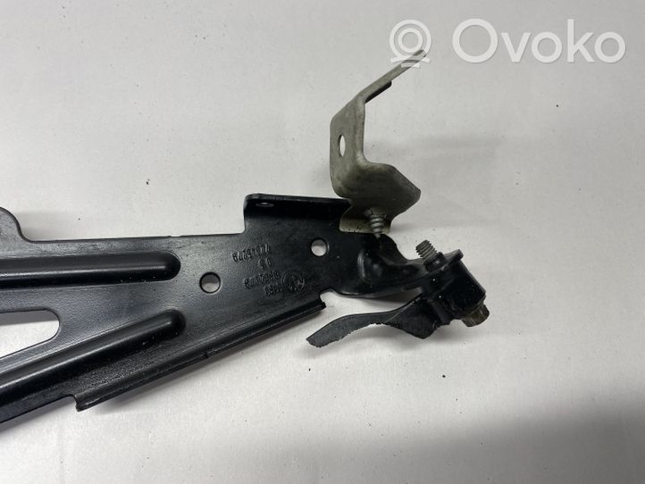 BMW 1 F20 F21 Kita variklio skyriaus detalė 8602078