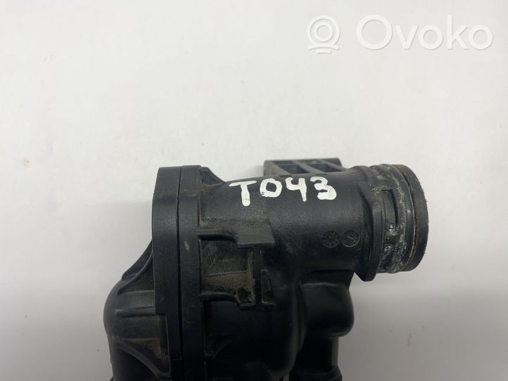 Ford Fusion II Boîtier de thermostat DS7G9K478DA