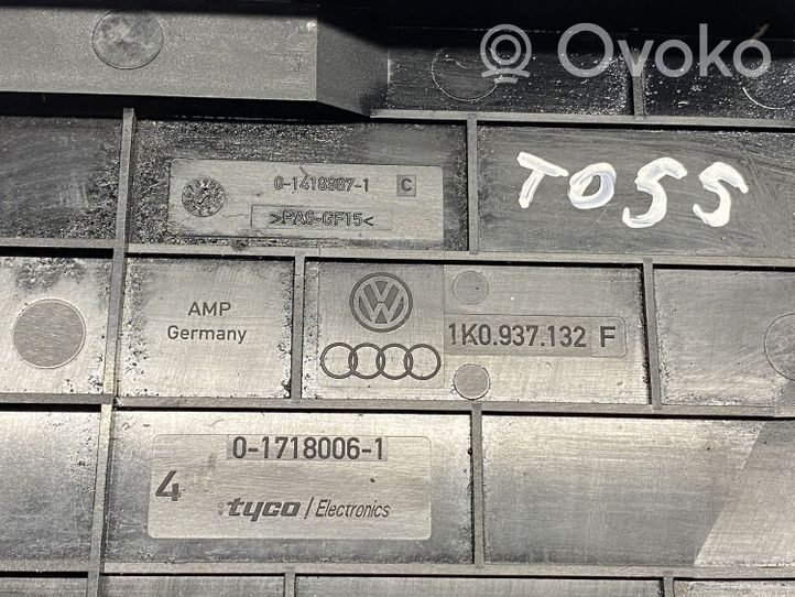 Volkswagen Golf V Coperchio scatola dei fusibili 1K0937132F