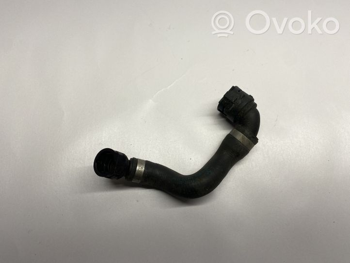 BMW 1 F20 F21 Tuyau de liquide de refroidissement moteur 8611277