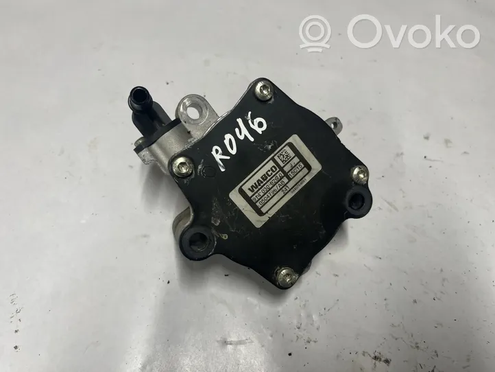 Jeep Cherokee Pompe à vide 05047967AB