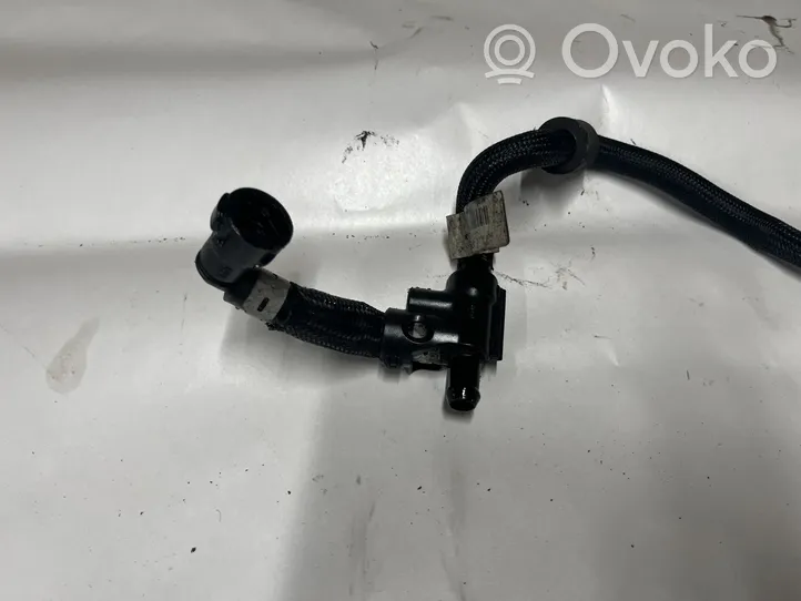 BMW X1 F48 F49 Tubo de alimentación del inyector de combustible 8514116