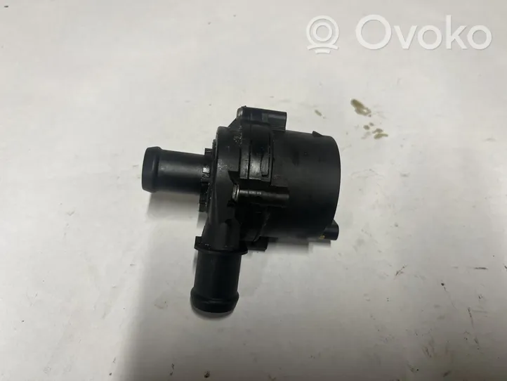 Volkswagen Jetta VII Pompe à eau de liquide de refroidissement 5Q0965561