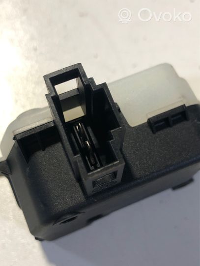 Volvo S80 Fuel tank cap lock 86113136