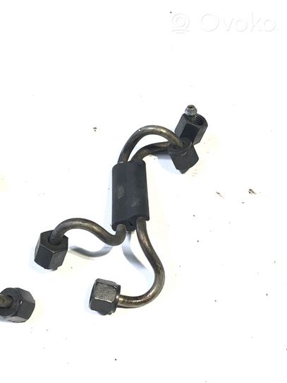 BMW 5 E39 Fuel injector supply line/pipe 
