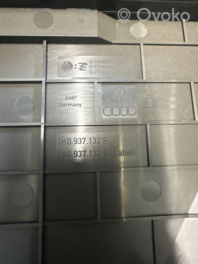 Volkswagen Tiguan Tapa de caja de fusibles 1K0937132G