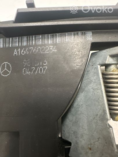 Mercedes-Benz GL X164 Klamka/wspornik zewnętrzny drzwi przednich A1647602234
