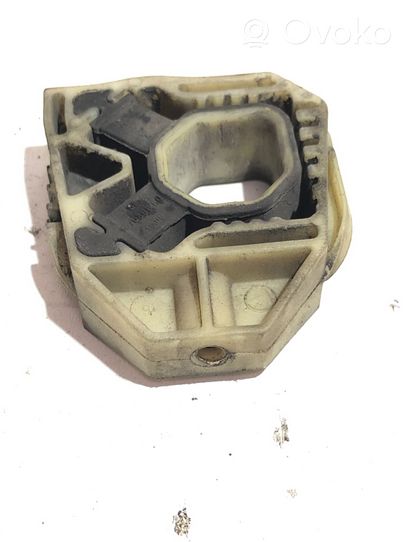 Volkswagen Tiguan Staffa di montaggio del radiatore 1K0121367g