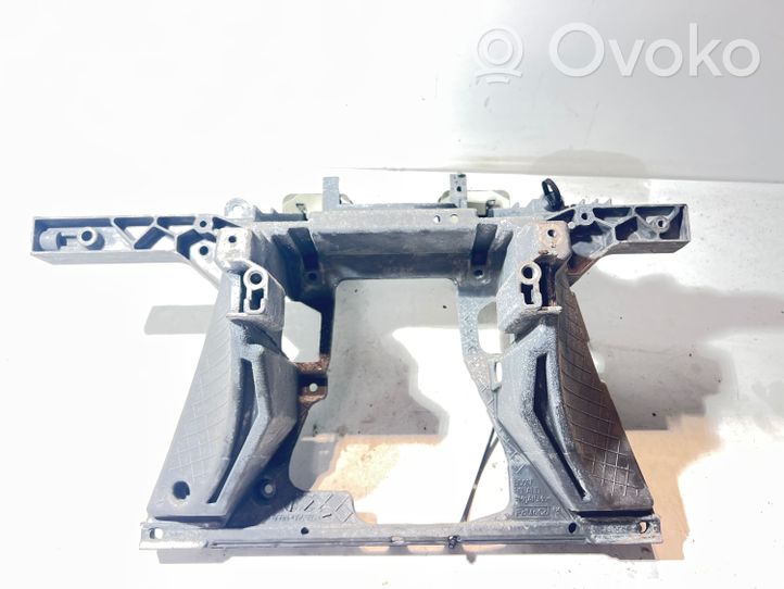 Volvo V70 Staffa di montaggio della cremagliera dello sterzo 6G9N104505