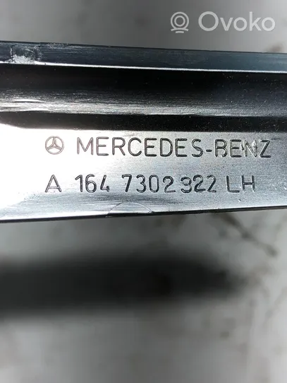 Mercedes-Benz ML W164 Baguette moulure de porte arrière a1647302322