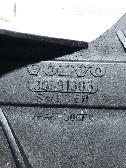 Volvo V50 Supporto del cavo della leva del cambio 30681386