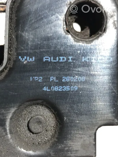 Audi Q7 4L Konepellin lukituksen vastakappale 4l0823509