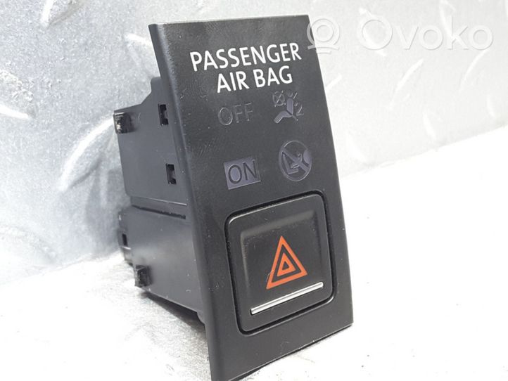 Volkswagen Jetta VI Hazard light switch 5C6919234B