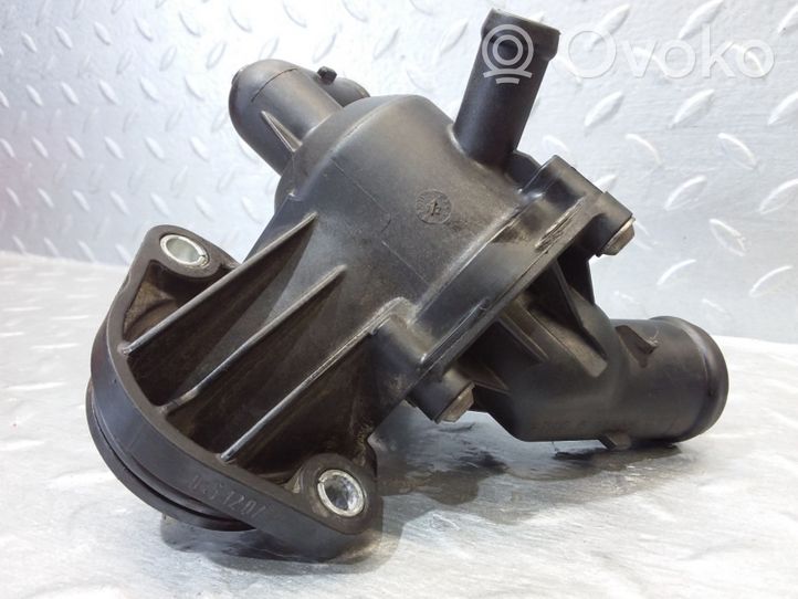 Volkswagen Jetta VI Termostat / Obudowa termostatu 03L121111R