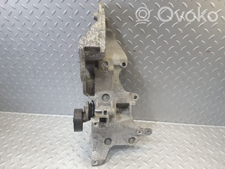 Volkswagen Jetta VI Support de générateur / alternateur 03L903143Q