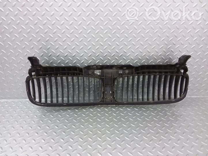 BMW 7 E65 E66 Griglia superiore del radiatore paraurti anteriore 7037727