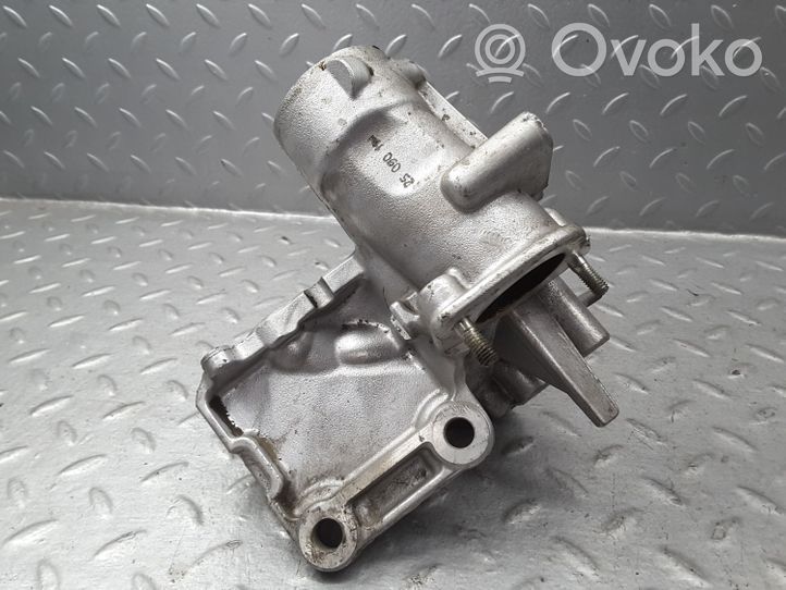 Nissan Juke I F15 EGR-venttiilin/lauhduttimen kiinnike 2509011