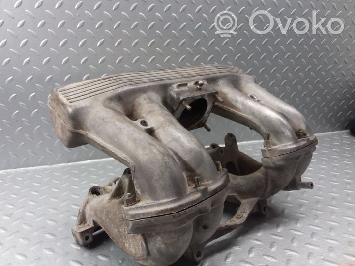 BMW 3 E30 Collettore di aspirazione 17097989